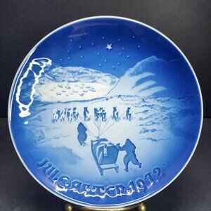 Royal Copenhagen Christmas In Greenland Collectors Plate - Jule After 1972
